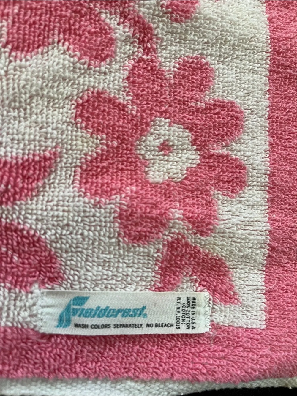 Vtg Fieldcrest Floral Sculpted Hand Towel Pink & White Flower Power MCM *READ*